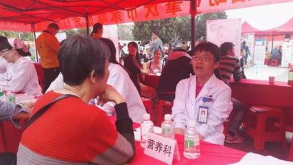 市一院開(kāi)展“天天學(xué)雷鋒，志愿不停步”系列活動(dòng)，營(yíng)養(yǎng)健康咨詢便民惠民暖人心